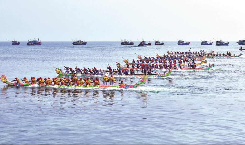 Đua thuyền Tứ Linh ở đảo Lý Sơn