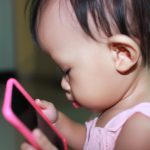 Cách cai nghiện điện thoại cho trẻ hiệu quả: 5 bước đơn giản dễ làm